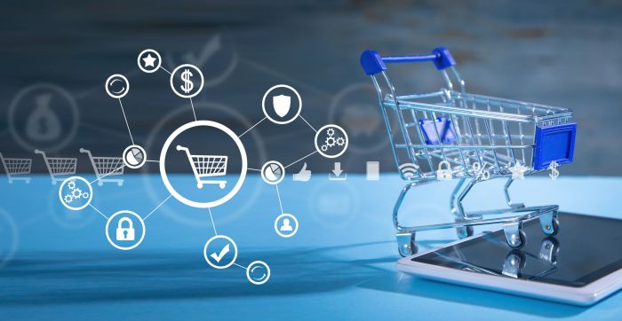 Collage aus virtuellen Icons mit Verbraucherbezug sowie einem Einkaufswagen auf einernem mobilen Engerät